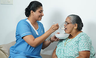 Top Qualities to Look for in Elderly Carers in Mumbai